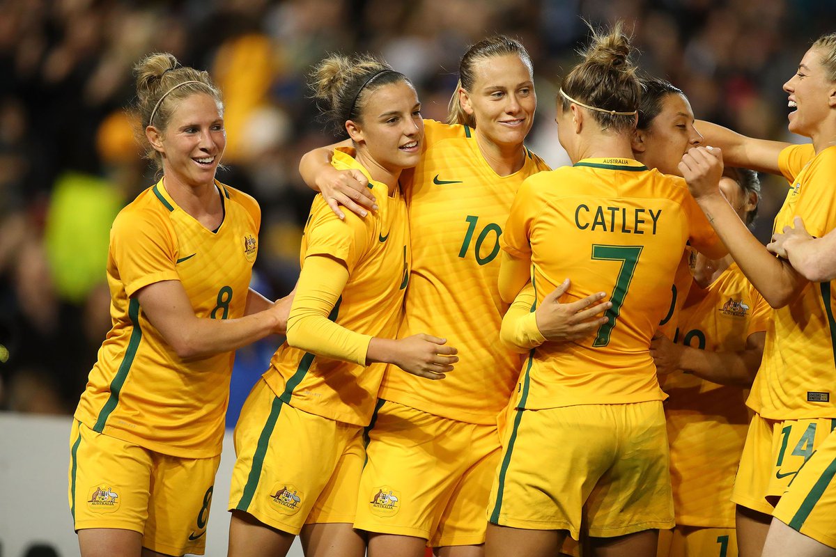 Retweet this if you love <a href="/TheMatildas/">CommBank Matildas</a>! 💚💛
