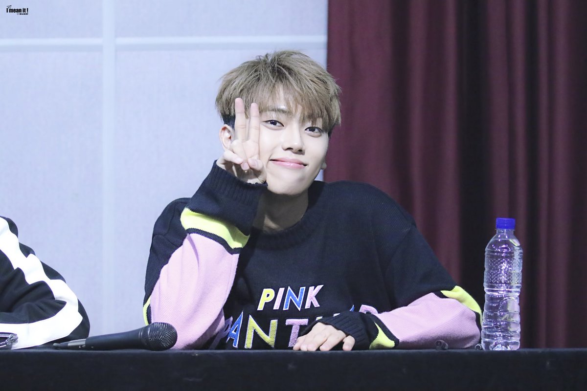 19951116_com's tweet photo. 170916 대전 팬싸인회 

청순보스........청순킹.......박청순.......

 #온앤오프 #ONF #ON OFF #박민균 #민균 #MK @WM_ONOFF https://t.co/UKue9muT83