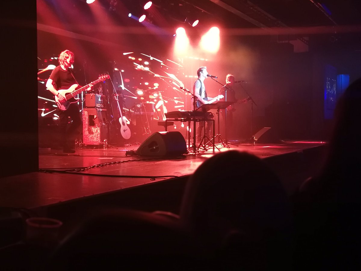 redheadlaura's tweet photo. Had an amazing time in butlins Bognor Regis. Met some amazing people, topped off by seeing this man! @ChesneyHawkes  #friendshendo https://t.co/Jdl6TLmtlH