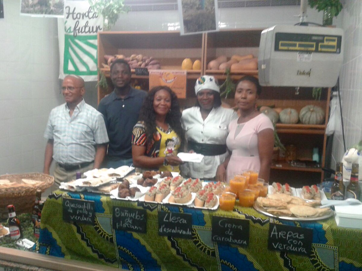 valenciactiva_'s tweet photo. 🥕🍅Els xics i les xiques del lloc de mercat del nostre projecte social 'Agrosolidaris' també es van voler unir al #BonicaFest #TotAlNatural https://t.co/OG5ShPJMzU