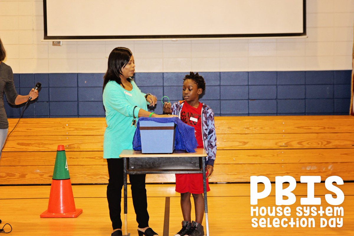 fle_media's tweet photo. @oexmannmusic rocks! 🚀🛰🌏 #PBIS #HouseSelection #WeAreFLE #ExcellenceInEverything @sukaratana_lcss @crocker_lcss https://t.co/fIXoztlflK
