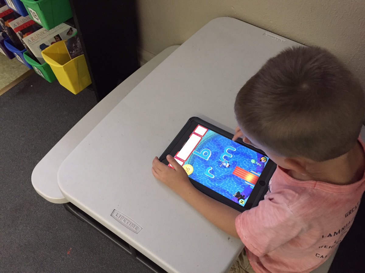 RocketsTF's tweet photo. Getting started with @smartyants in Kindergarten! @JonesKinders14 @JenniferWarden5 @RES_RSSS #ThisIsRES #earlyliteracy #techinkindergarten https://t.co/O9SUNuai4y