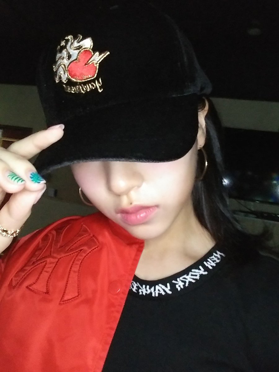 Twice Indonesia Pics Twice X Mlb Mina Behind Selca With Mlbcap 1 Twice 트와이스 Mina 미나 T Co T3cxvtyk5j