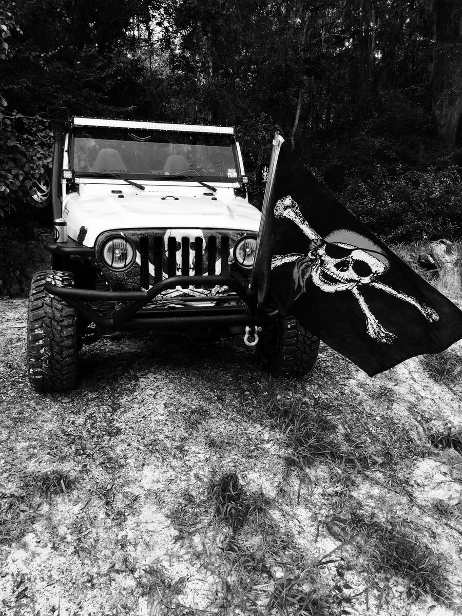 <a href="/THEJeepMafia/">The Jeep Mafia</a> #hoisttheblackflag and run out the long nines ☠️☠️