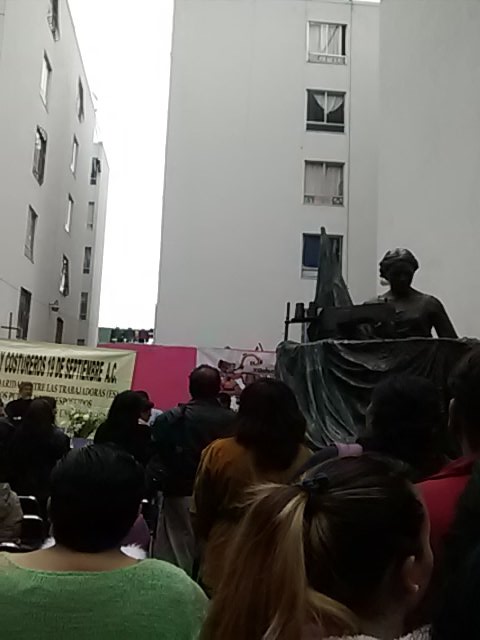 Costureras_19sp's tweet photo. Concluye misa en memoria de las costureras y costureros que fallecieron en los #sismos85 https://t.co/I3rjqkhKag