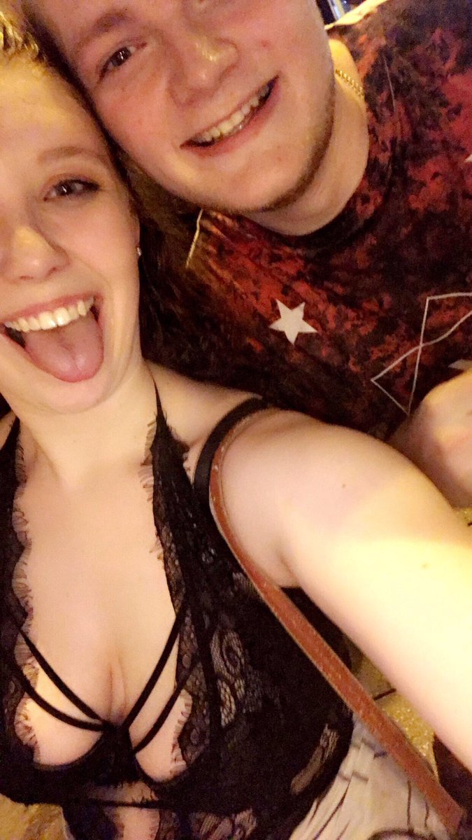 noakeserin's tweet photo. Absolutely fucking hanging but last night was so good https://t.co/6giMGLVDY9