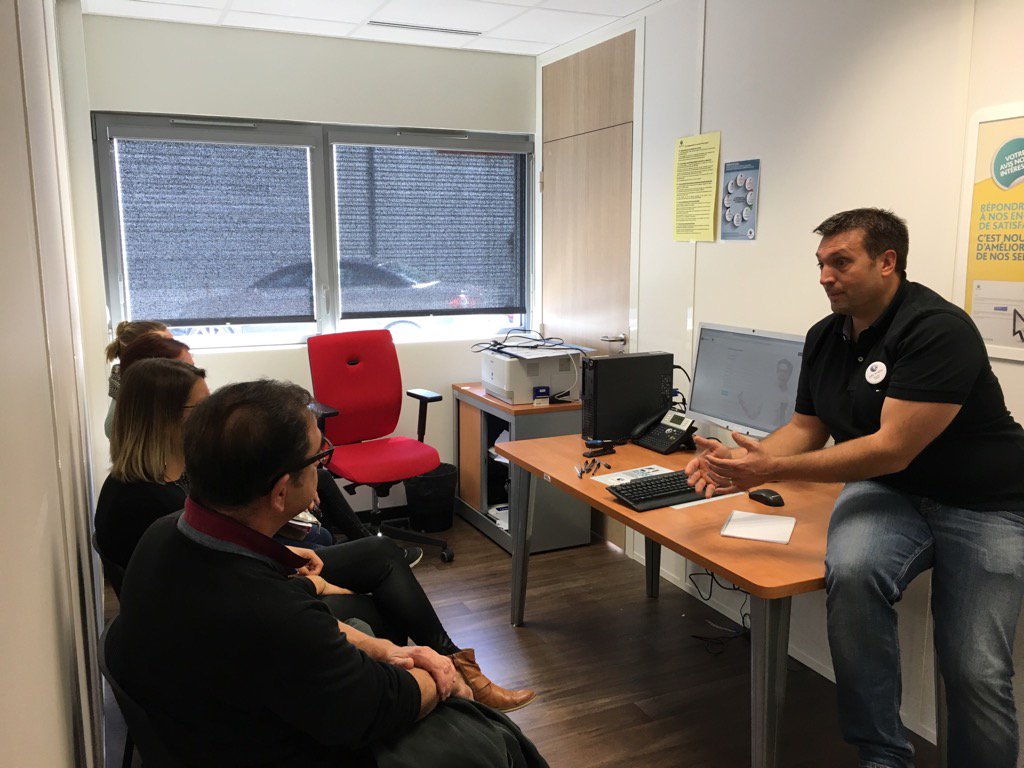 GwenaelleMP's tweet photo. #avecPoleEmploi #emploistoreacademy les chercheurs d #emploi guides par les conseillers pour favoriser leur recherche https://t.co/JkW7l4rxTS