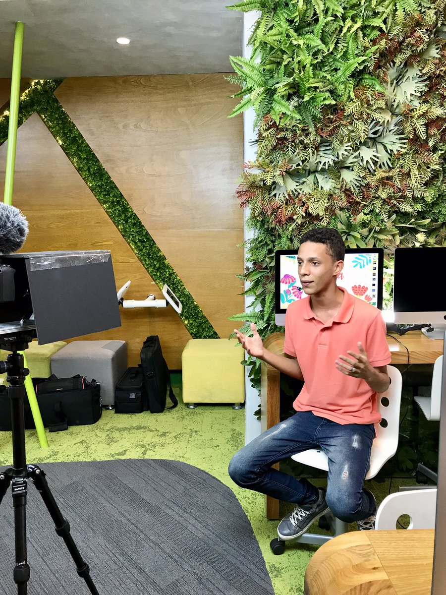 tuBijrd's tweet photo. A través del taller de #Youtuber formamos a jóvenes comprometidos a encontrar su pasión en las #tics y ofrecer un trabajo de calidad. https://t.co/xMEI6wsAF8