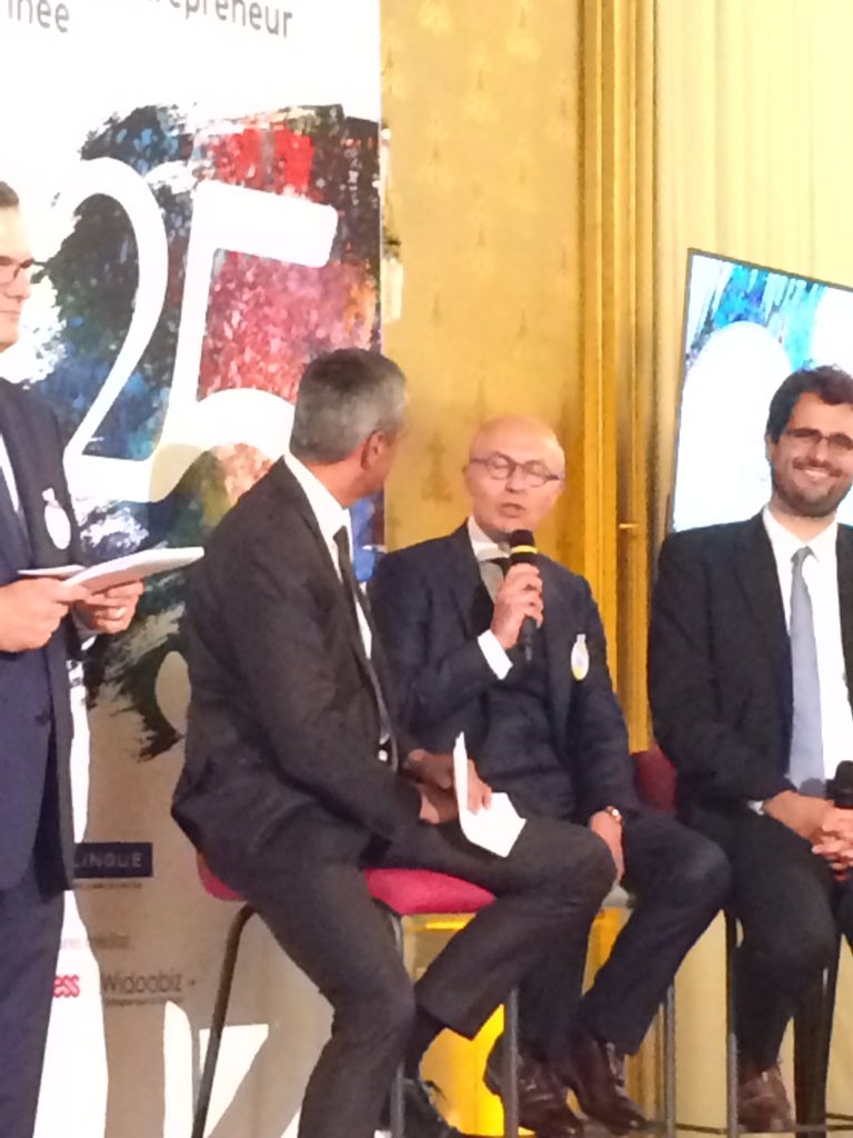 SeproGroup's tweet photo. #seprogroup : Prix de l'entreprise globale 2017 @JMRenaudeau dédie ce Prix aux 600 collaborateurs du group #Pela https://t.co/AqKZytbLSf