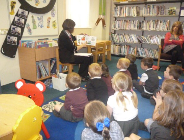 Haysheadmrsk's tweet image. P1b enjoyed their visit to #arbroathlibrary and got to choose their own books to read in school. P1a&apos;s turn on Monday 25th. @angusalive