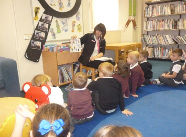 Haysheadmrsk's tweet image. P1b enjoyed their visit to #arbroathlibrary and got to choose their own books to read in school. P1a&apos;s turn on Monday 25th. @angusalive