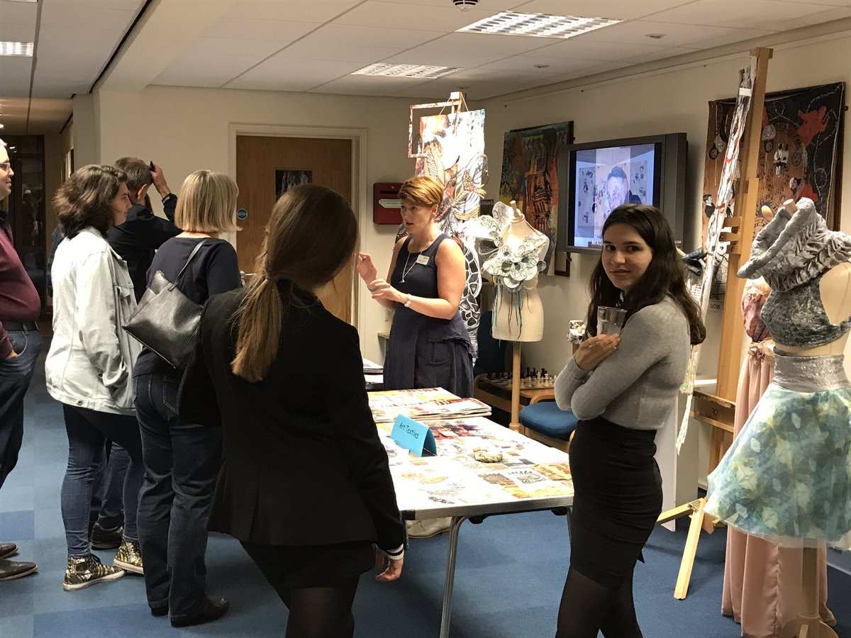 NotreDameCobham's tweet photo. Lots of questions for subject leaders & students. #foodforthought which subjects to study? #advicetime #ND6 #qualityeducation @GSAUK #girls https://t.co/42IGYSXnQ2
