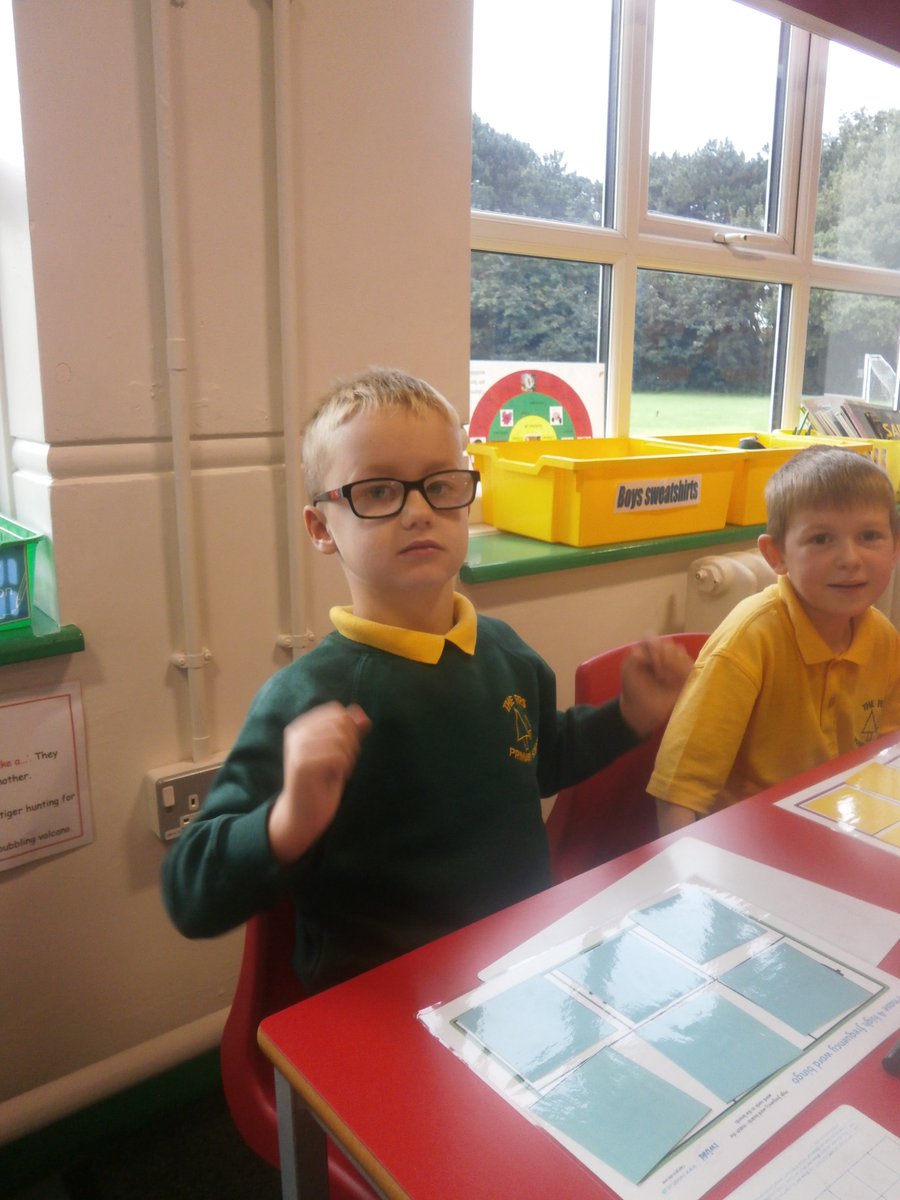 firsprimarysale's tweet photo. #Year2 A wonderful guided reading session for Year 2! #independentactivity #bingo #teamwork https://t.co/Mbinm6Y3wl