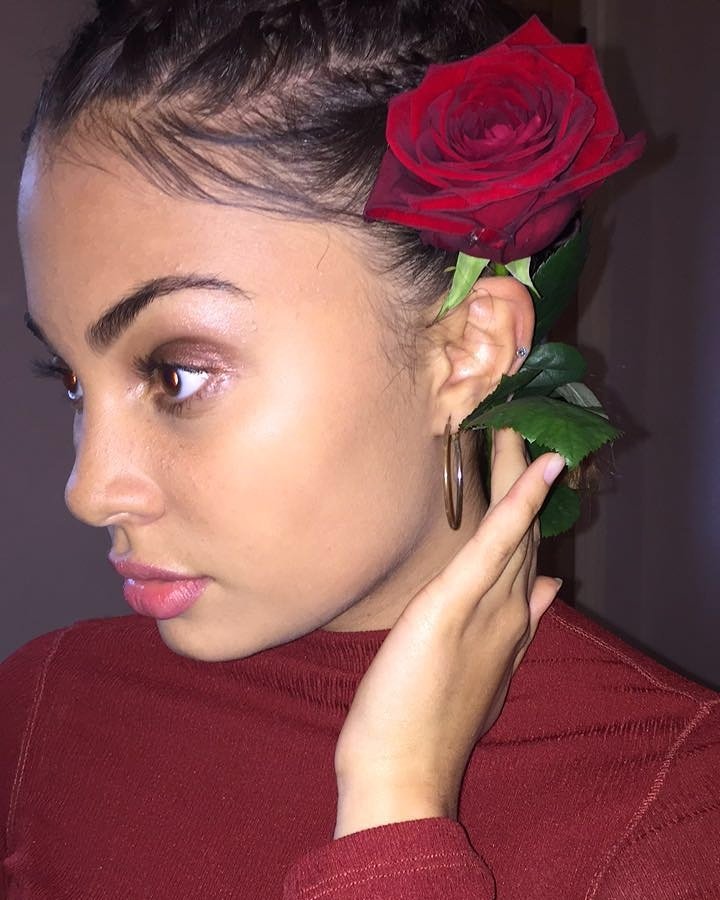 GemmaRees's tweet photo. Roses are red, violets are blue, we love the dolan twins and they love us too#tuesdayselfie @GraysonDolan @EthanDolan https://t.co/OiQpZtaIc3