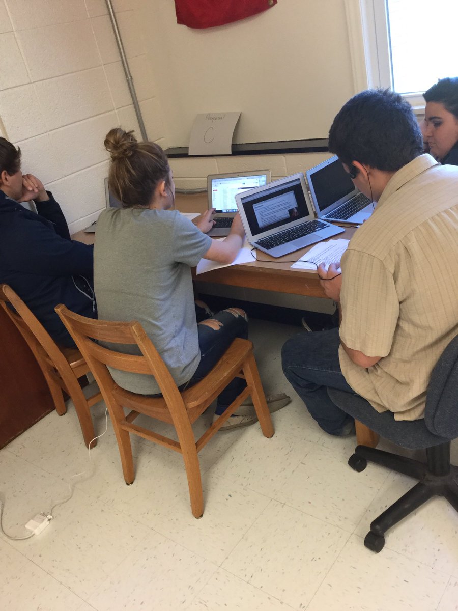 kinghistorycchs's tweet photo. @flippedlearning w primary sources @ChathamCentral #triangletrade #CityonaHill #gr8students https://t.co/wZxmtrzNMG