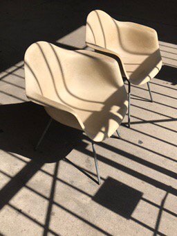 K2MODERN's tweet photo. Jailbreak ⚒ #eames #hermanmiller #charleseames #fiberglass #kennyk #k2modern #chicago #shellspotting #interiorstyling https://t.co/rcY5yWBN0J