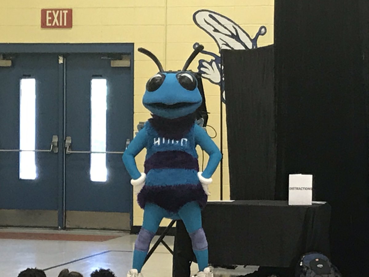 WoodhillES's tweet photo. Hornets Book Bus came to inspire our K-2 students to be S.T.A.R Readers @WoodhillES @GastonSchools https://t.co/6ecsfM2aAN