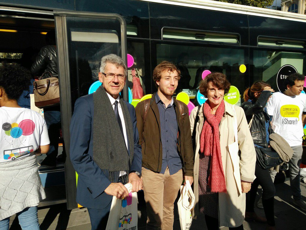 À République pour le lancement du bus de rentrée <a href="/CrousParis/">Crous de Paris</a> <a href="/paris/">Paris</a> avec <a href="/MCLemardeley/">MC Lemardeley</a> et Josselin Marc, VP étudiant.