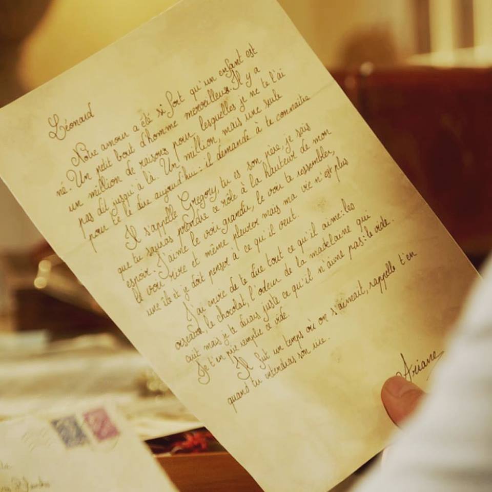 DNA_TF1's tweet image. #picoftheday 
La lettre de toutes les discordes entre Léonard et Elisabeth ! #ClanVallorta #DNA #demainnousappartient #saga #télé #série