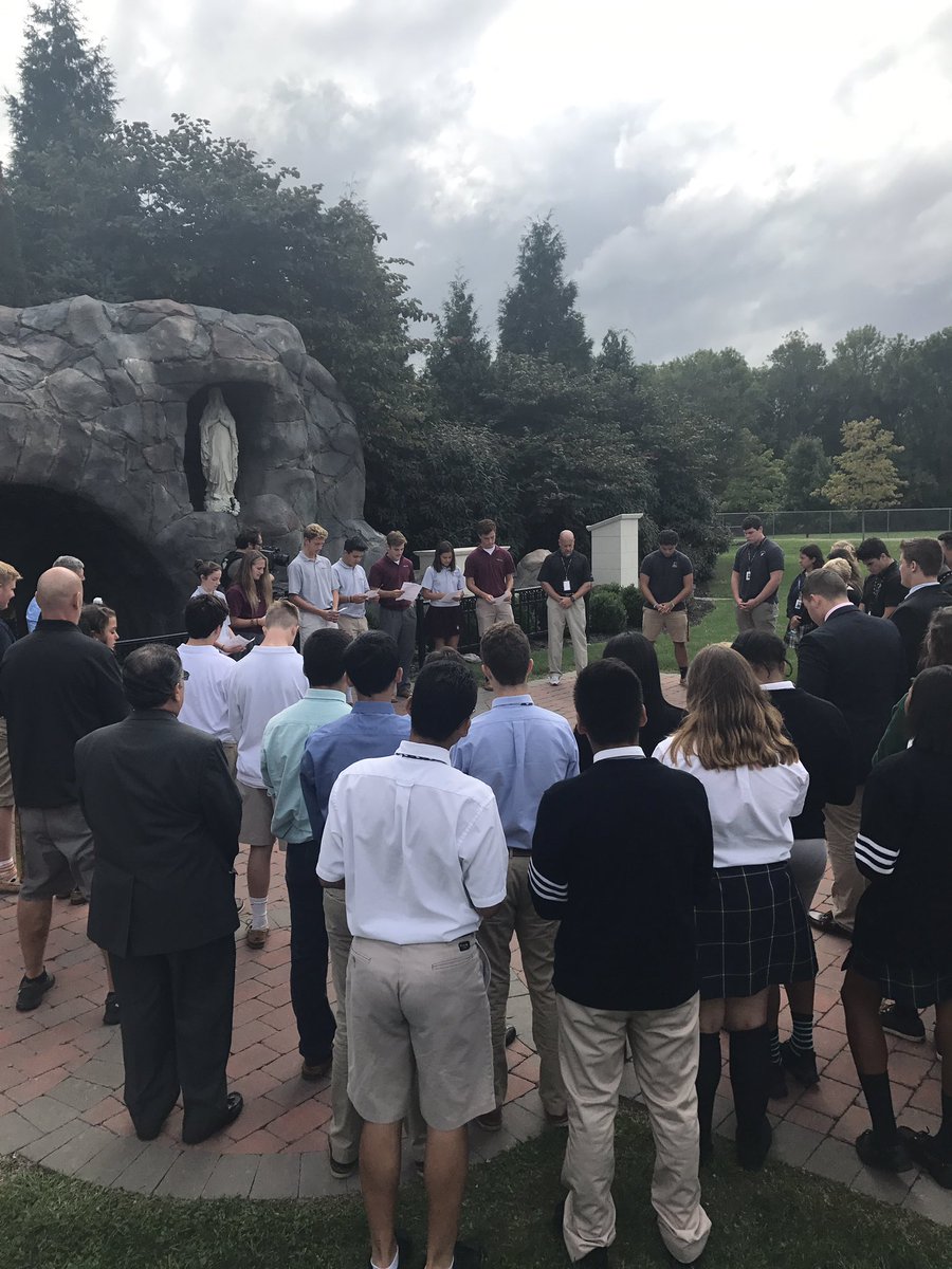 .@TrentonDiocese Bishop O'Connell joins #DOTCAC members in praying the Rosary during annual leadership summit.