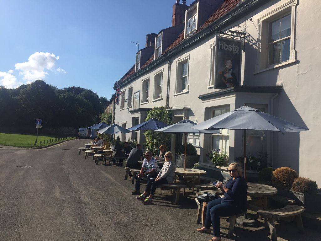 The_Hoste_Arms's tweet photo. Is there any better way to enjoy the September sunshine? #sunshine #headtothehoste https://t.co/ZEkN68tteS
