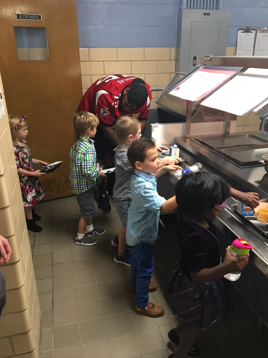 Shout out to the <a href="/AtlantaFalcons/">Atlanta Falcons</a> for coming by Oak Grove ES &amp; serving lunch to our students🙌👍🍎🍞🍗🥗 #ATLHometownHuddle