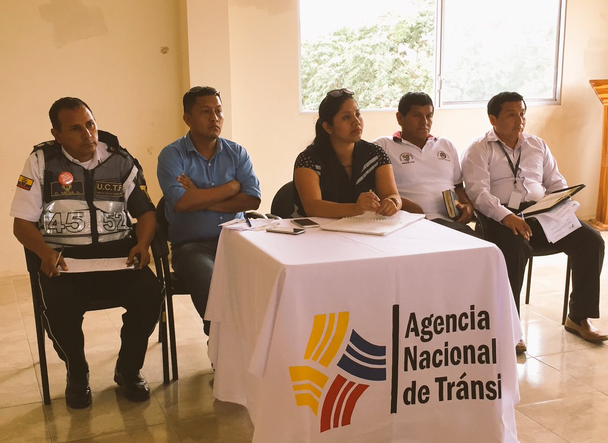 maggiepoz's tweet photo. Reunión de trabajo en Parroquia Julio Moreno con representantes transportación para coordinar acciones en beneficio comunidad @ANT_ECUADOR https://t.co/z7BCjB4ddT