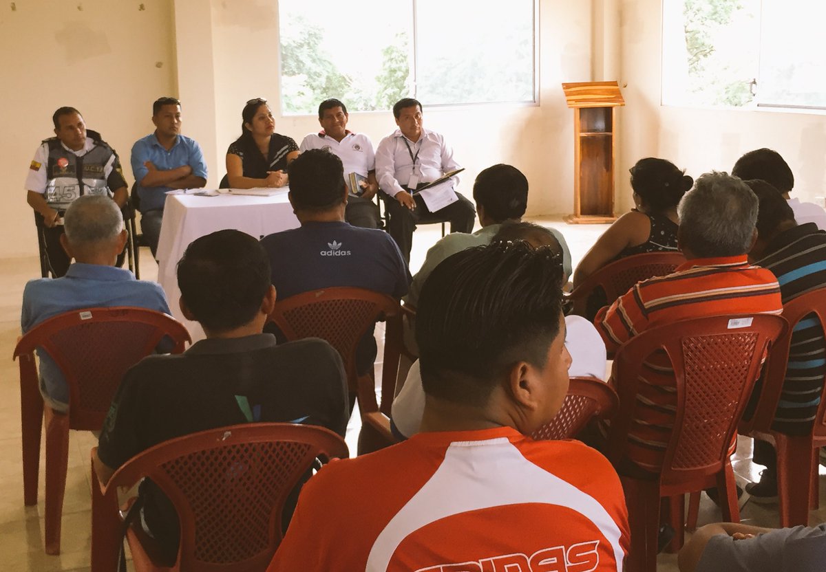 maggiepoz's tweet photo. Reunión de trabajo en Parroquia Julio Moreno con representantes transportación para coordinar acciones en beneficio comunidad @ANT_ECUADOR https://t.co/z7BCjB4ddT