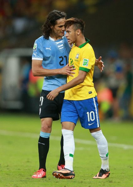 DarioMonteroG's tweet photo. Hace cuatro años, en la #ConfeCup de Brasil, Cavani ya parecía intentar que Neymar fuera un chaval normal https://t.co/MzP3jd8aiw