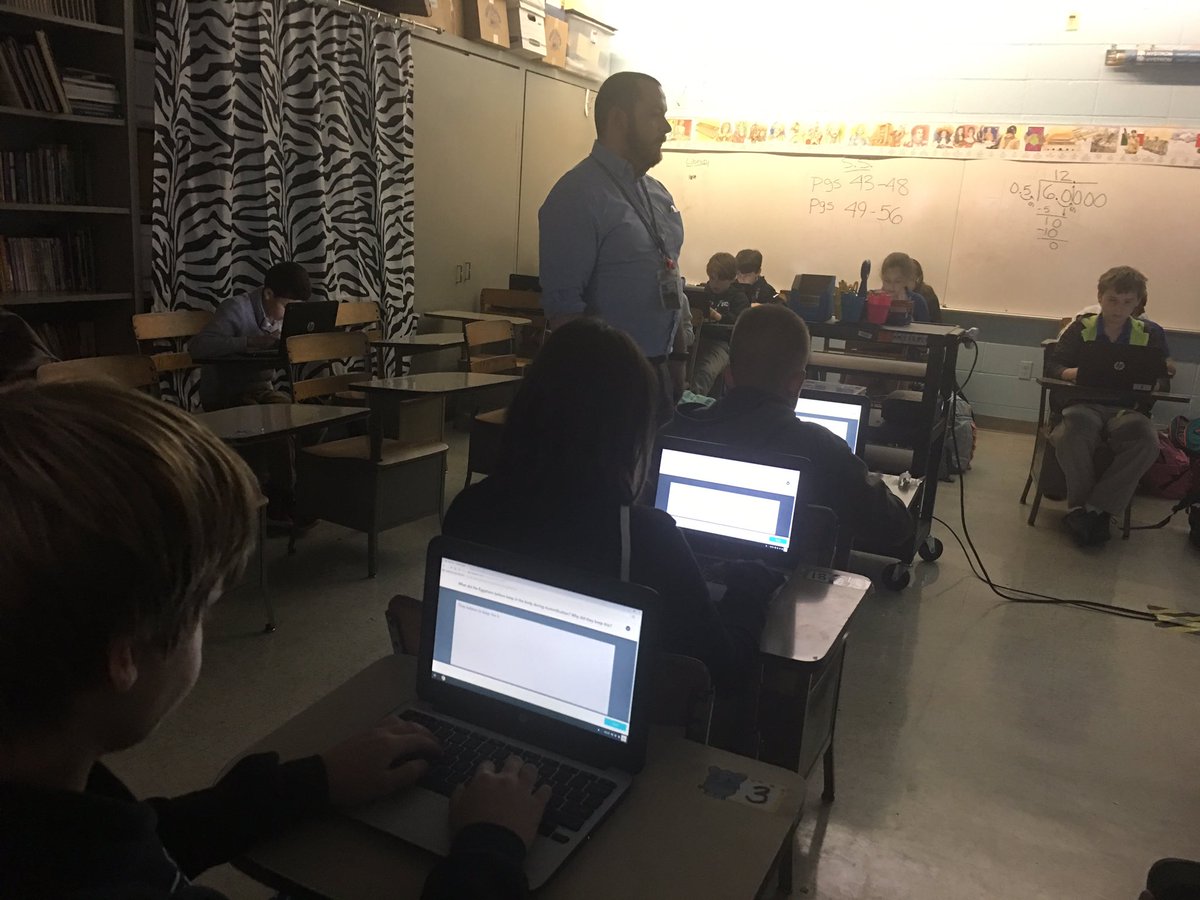 TriciaPCorbin's tweet photo. Great interactive lesson using @nearpod in Mr. Hise's class at Montegut Middle. https://t.co/JztgphtRDO