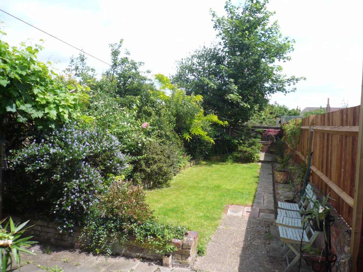 Cjdelemere's tweet photo. 4 Bedroom House to rent in #BoundsGreen

Available In October. 

Call us on 02084449914 for a viewing!

#PropertyDoneProperly. https://t.co/rW4rSWUm01
