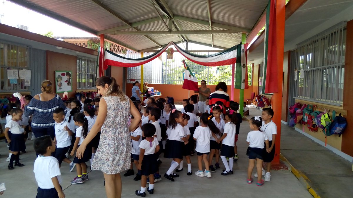 LauraGa58411400's tweet photo. JNZ75 Jose María Yañez así se vivió la fiesta Mexicana. https://t.co/5BfotRwB2o