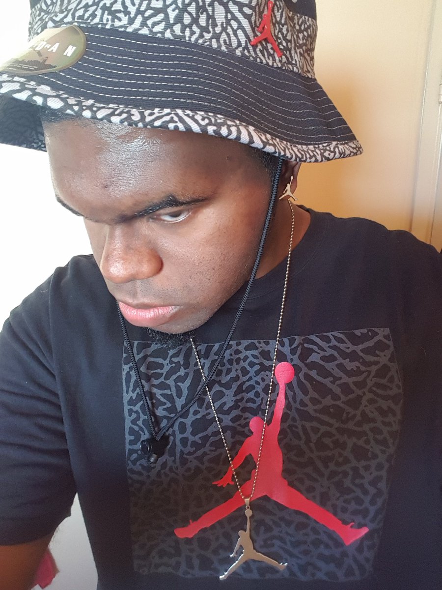 Nile_Fortner's tweet photo. #Jordan #JordanClothing #JordanJumpman #Champs #FootLocker #Style #Hat  #BucketHat #JordanHat #Nike #Selfie #NoFilter #Earring #outfit #swag https://t.co/dlAxar93gC