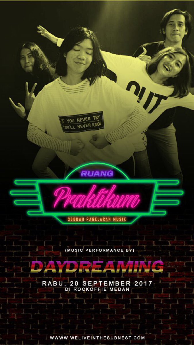 Rabu, di Rockoffie , mulai jam 7 malam .