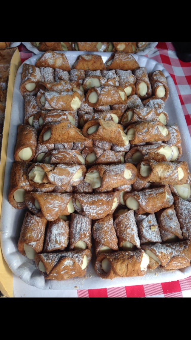 Why choose 1 when you can have 2 <a href="/LaContradaUK/">La Contrada</a> feeding us the best of #Italian #pastries #nutella #cornetto #custard #Sicily2London