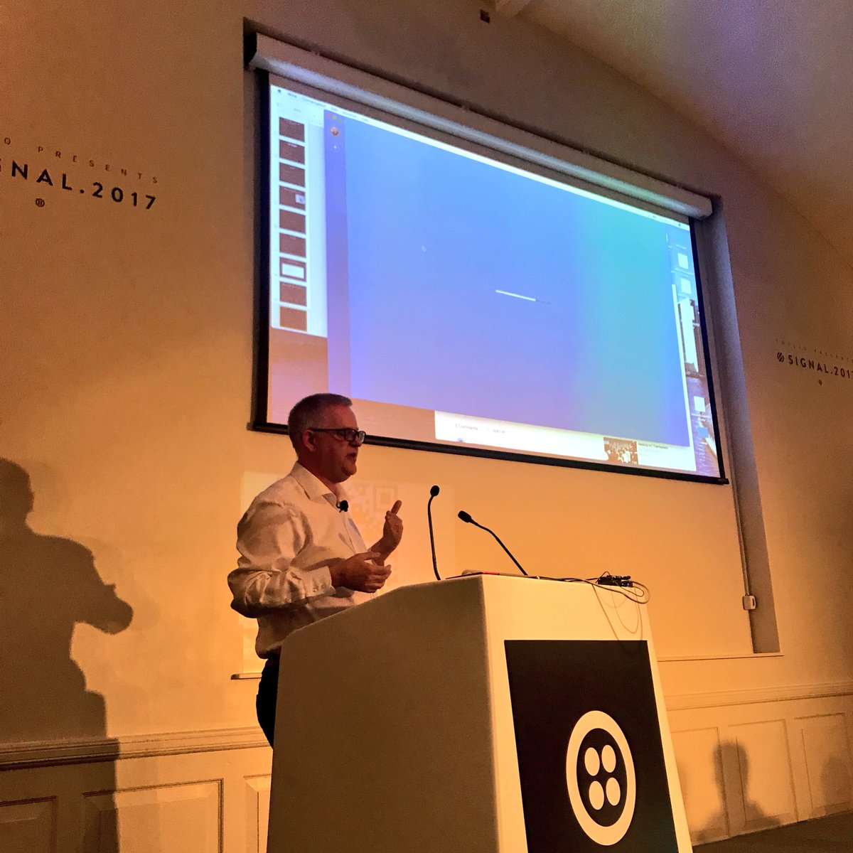 "So what I'm going to try to do is get my colleague back in Berlin to drive this drone around the stage" - @steely_glint at #SignalLondon