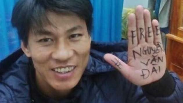 Vietnam Jails Prominent Blogger For Five Years dlvr.it/Pp3Q5F