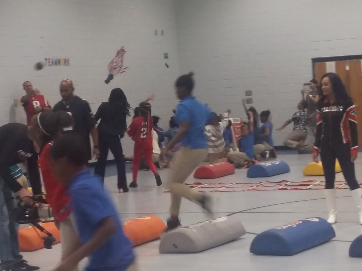 TAGMsBussey's tweet photo. Falcon pride! 
Rise up @apstagacademy https://t.co/G94xAonJPT