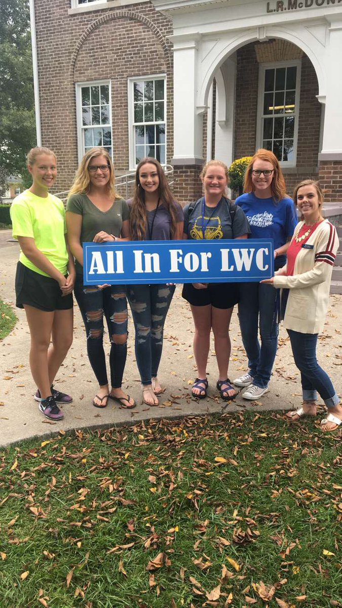 LindseyWilson's tweet photo. Thank you to these awesome Blue Raiders and the many more that have stopped by and donated $1 or more for #AllInForLWC2017! https://t.co/WZmxQ7LSWP