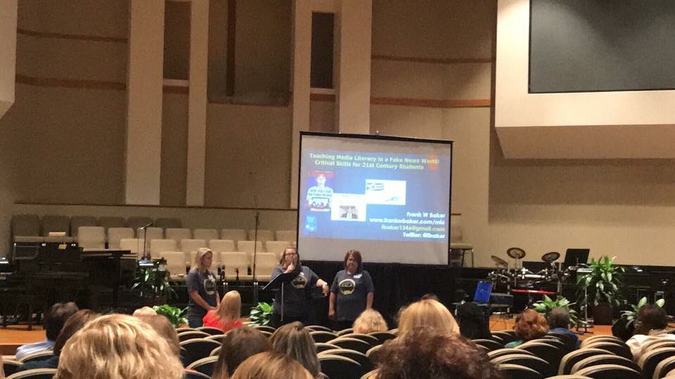 Mrs_Dilly's tweet photo. Thanks @hphilli1 for the photo! @ASLAlib standing up for school librarians and being their voice! #asla17 #ale17 https://t.co/DtSS4AfSbN