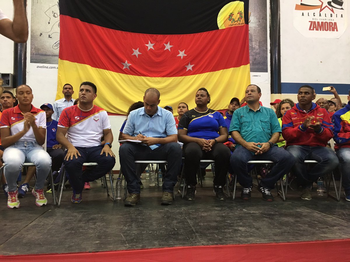 pinfantea's tweet photo. ¡MIRANDO AL FUTURO! Recorriendo Guarenas y fortaleciendo el deporte en MIRANDA, la recuperaremos del abandono @NicolasMaduro https://t.co/GwP5ch1IhC