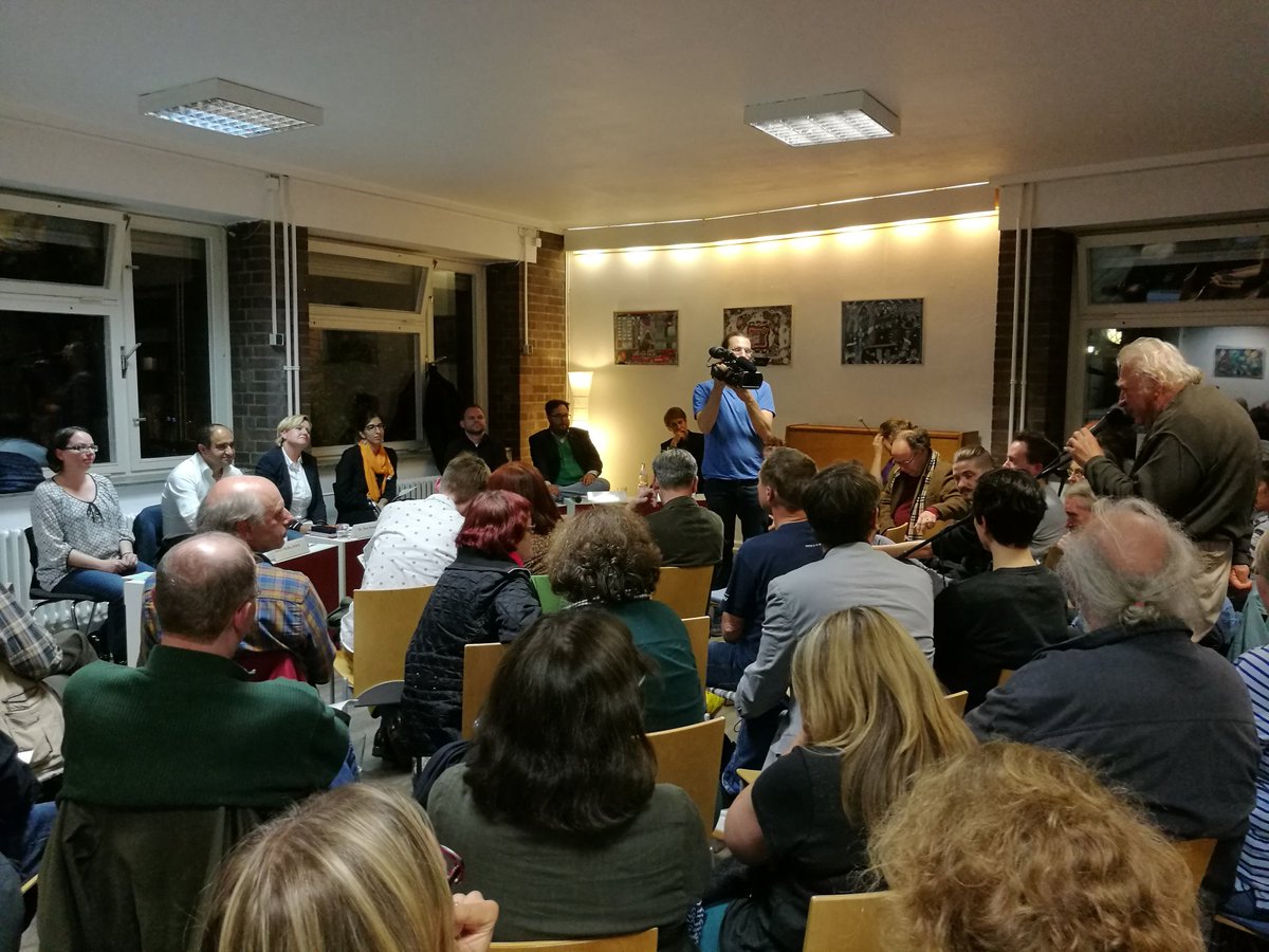 Steve_Rauhut's tweet photo. Heute nochmal ein Wahlkampfhöhepunkt für mich in meinem Kiez: Diskussion im Stadtschloss Moabit. #moabitwähltlinks #BTW17 #wk75 #berlinmitte https://t.co/K03YKiBFcZ
