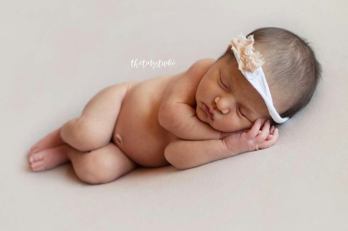 Eugene_Relling's tweet photo. Sneak peak of Avaleigh's first photo shoot.  Thanks #TheTinyStudio - Can't wait to see the rest.
#NewBornPhotography  #TwinkleTwinkle https://t.co/wvZV55nayM