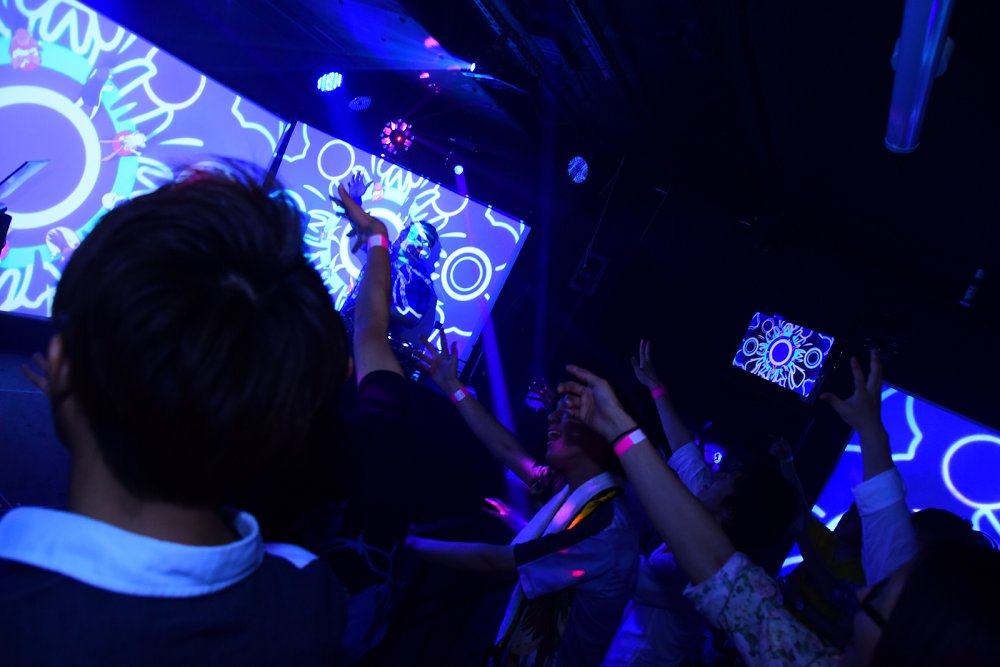 milklariat's tweet photo. 【定期：みるらりの常設ライブハウスが出来ました★】アニメ・ゲーム・声優系ライブフェスティバル「みるくらりあっと」の常設ライブハウスができました☆アニソンアーティスト・声優出演のイベント多数開催☆開催スケジュールはをチェック！https://t.co/lWmuKz8RrW