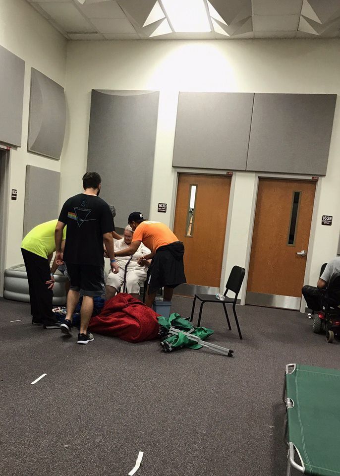 nextlevelswfl's tweet photo. Our #OrangeArmy was out there helping at Germain Arena. #ServeAllLoveAll #IrmaRelief #WeAreTheChurch https://t.co/qhy98an2gh