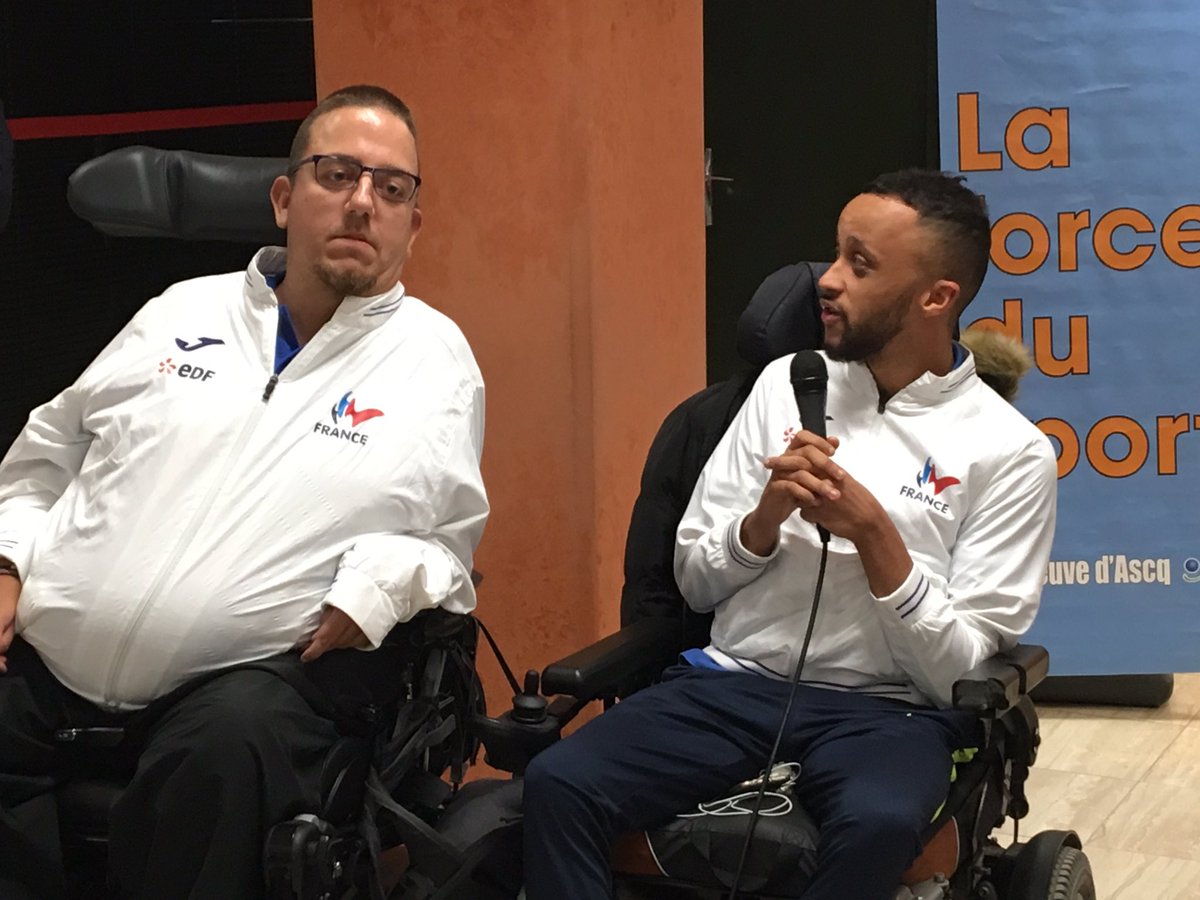 fBariseau's tweet photo. Mise à l'honneur de nos deux champions du monde villeneuvois en foot fauteuil https://t.co/K1T07CjuJk
