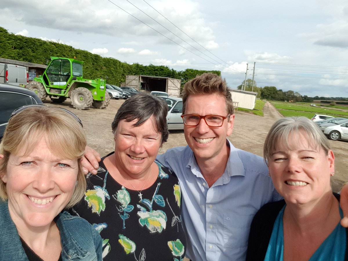 ray_henshaw's tweet photo. @TheWatercressCo. Great afternoon  spent behind the scenes with a few Tesco colleagues.Watercress is top of my shopping list.Thank you Tom https://t.co/7jpVJusFTZ