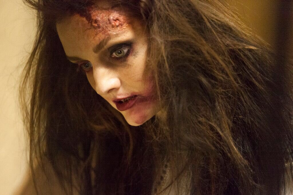    We wish a very happy birthday to Lydia Hearst! ¡Feliz cumpleaños 