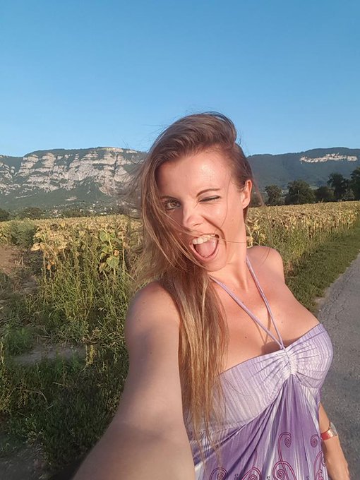 Watch Caroline Tosca's leaked NSFW photo on TwXstars