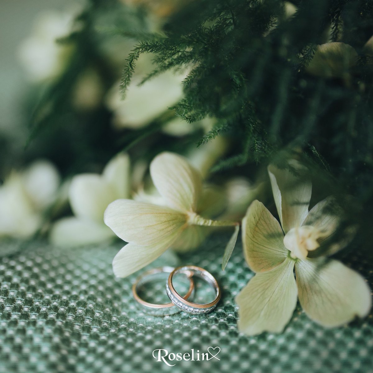 Elabora tus alianzas al más puro estilo tradicional con los artesanos de <a href="/RoselinJoyeros/">Roselin</a>. Conoce sus anillos y joyas en #1001Bodas